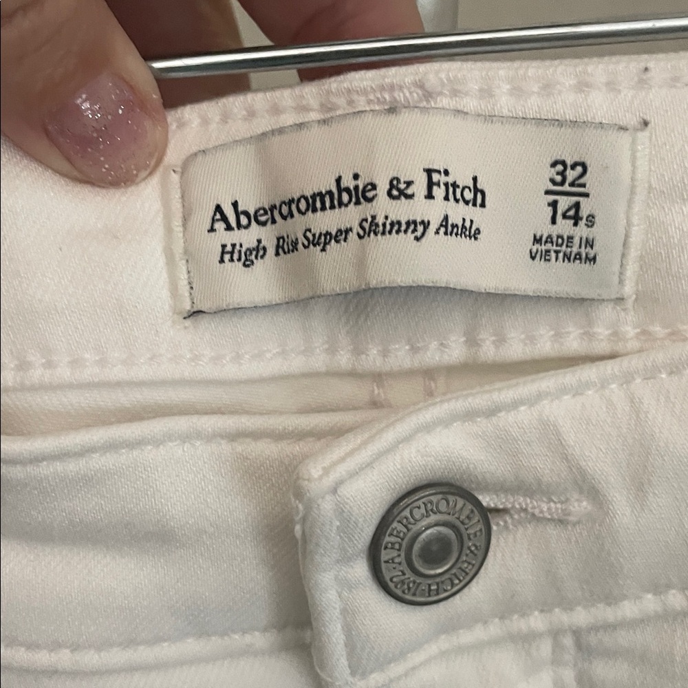 Abercrombie & Fitch White Cropped Jeans with Flower Embroidery - Picture 3 of 7